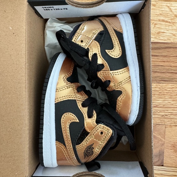 2022
Air Jordan 1 Mid SE TD 'Metallic Gold Black - Picture 1 of 6